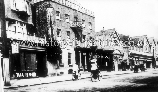 The White Hart Public House, High Road, South Woodford, London. 1907